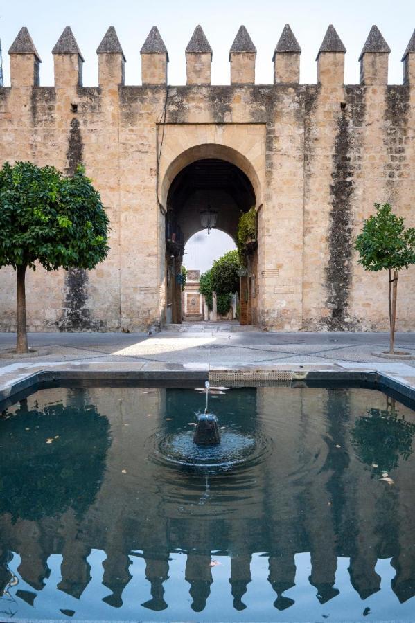 Отель Puerta De La Luna Кордова Экстерьер фото